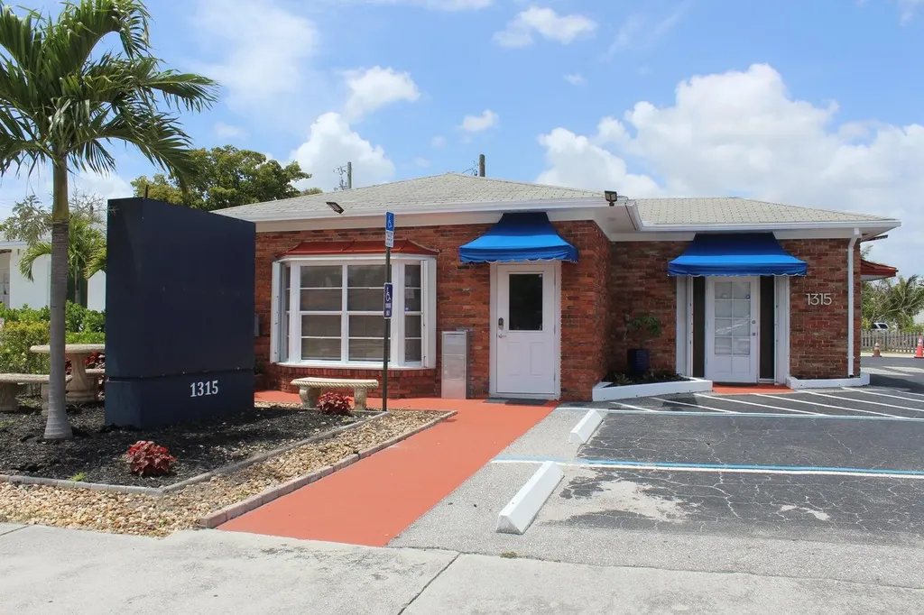 1315 N Dixie Highway Lake Worth Beach FL 33460