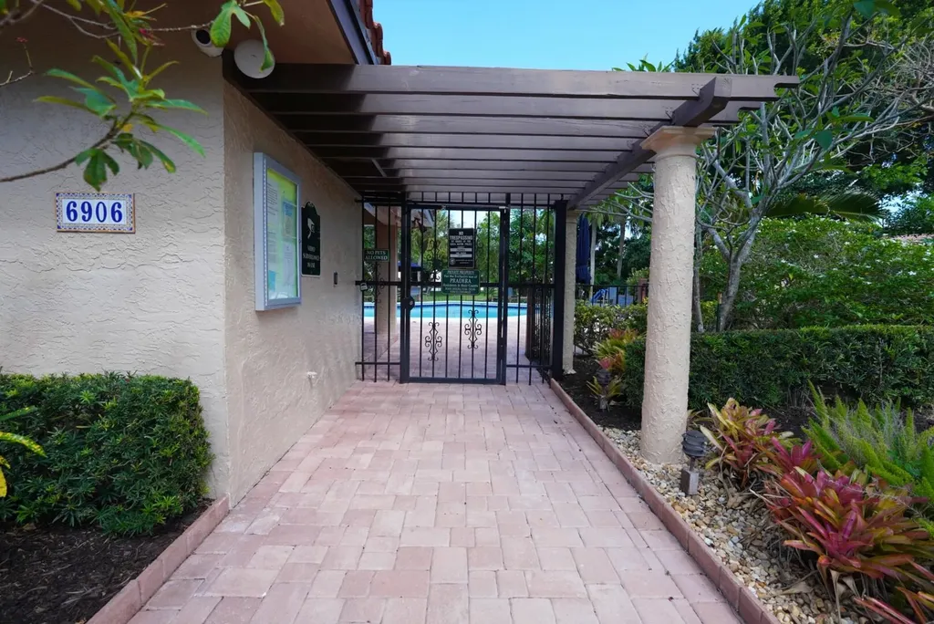 6829 Pradera Drive Boca Raton FL 33433