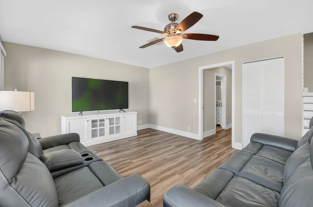 18247 Blue Lake Way Boca Raton FL 33498