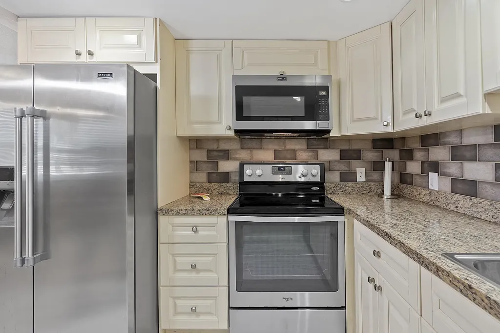 1032 Lincoln B Boca Raton FL 33434