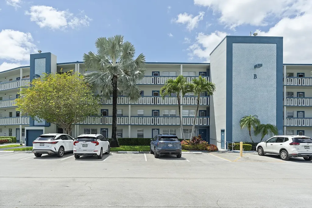 1032 Lincoln B Boca Raton FL 33434