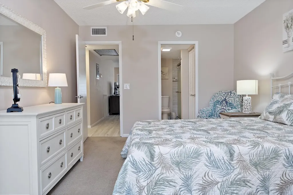 1032 Lincoln B Boca Raton FL 33434