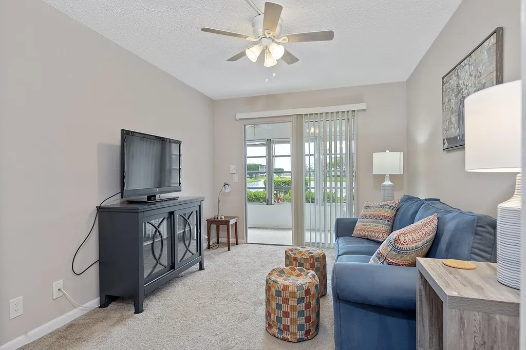1032 Lincoln B Boca Raton FL 33434