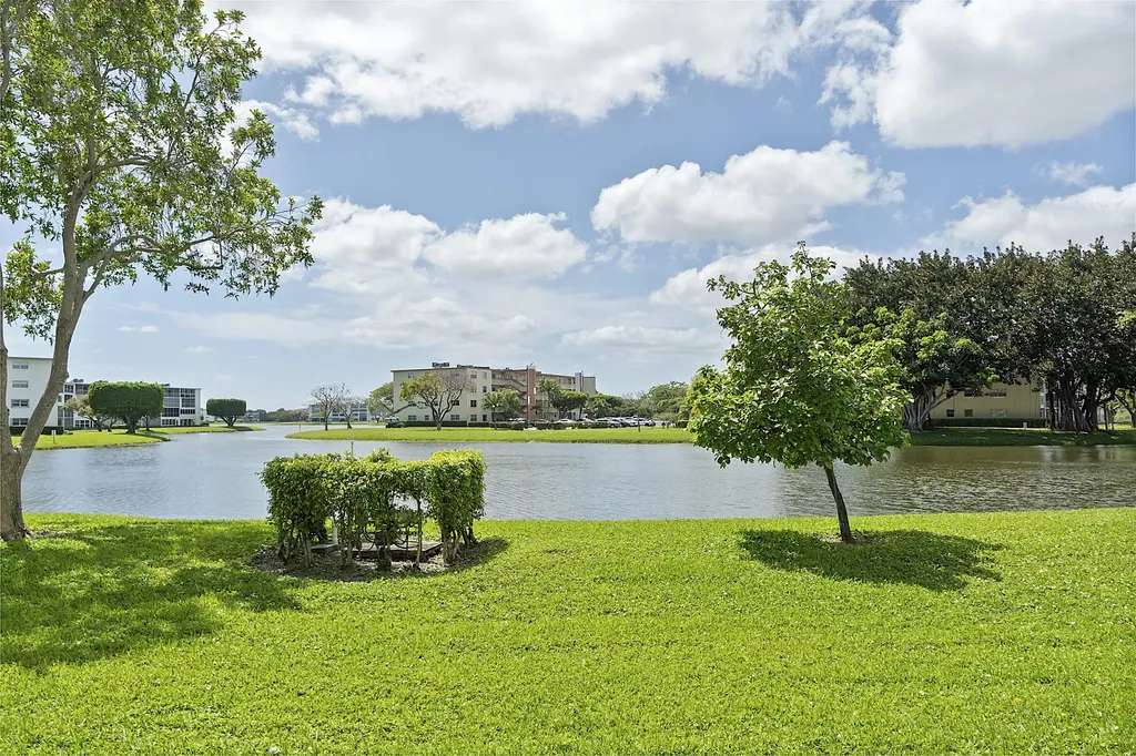 1032 Lincoln B Boca Raton FL 33434