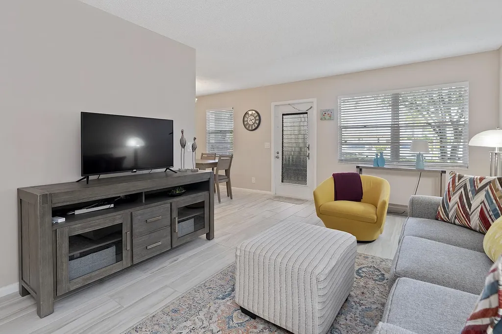 1032 Lincoln B Boca Raton FL 33434