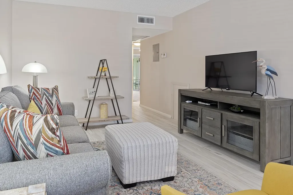 1032 Lincoln B Boca Raton FL 33434