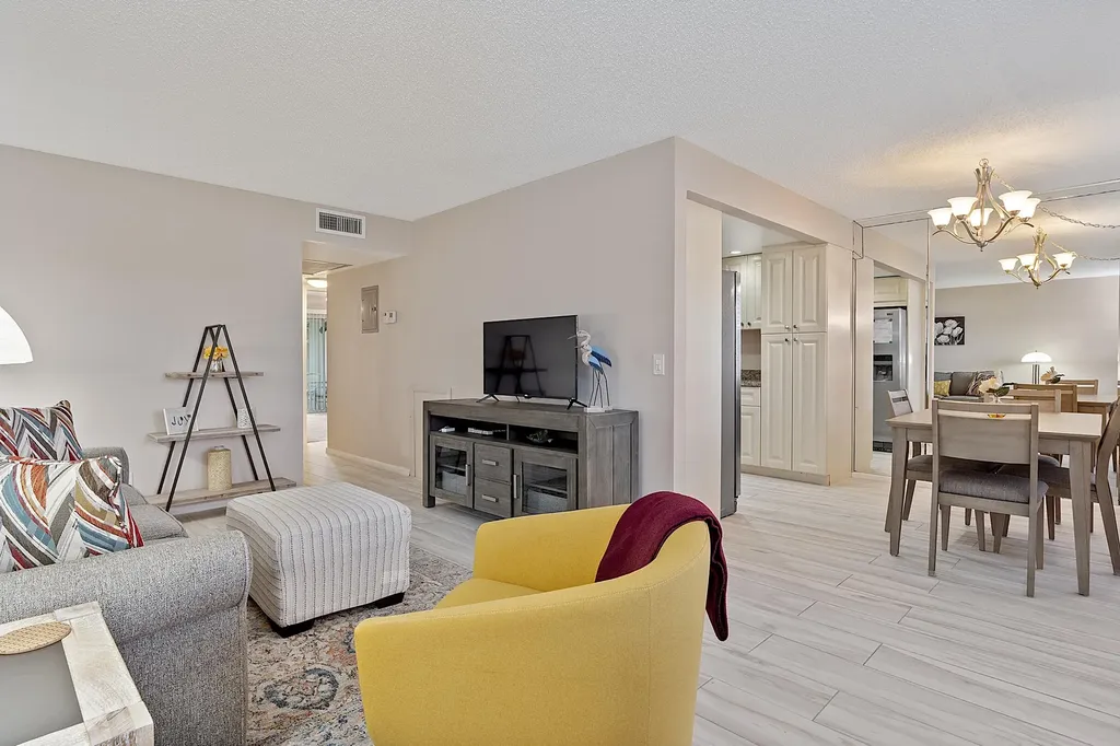 1032 Lincoln B Boca Raton FL 33434