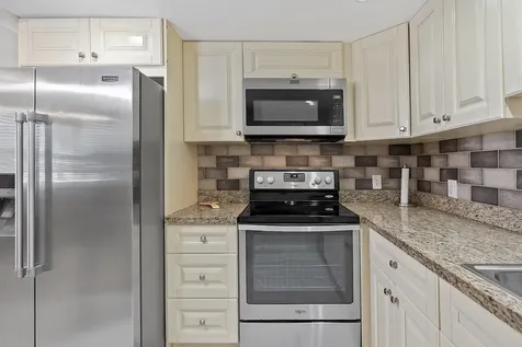 1032 Lincoln B Boca Raton FL 33434