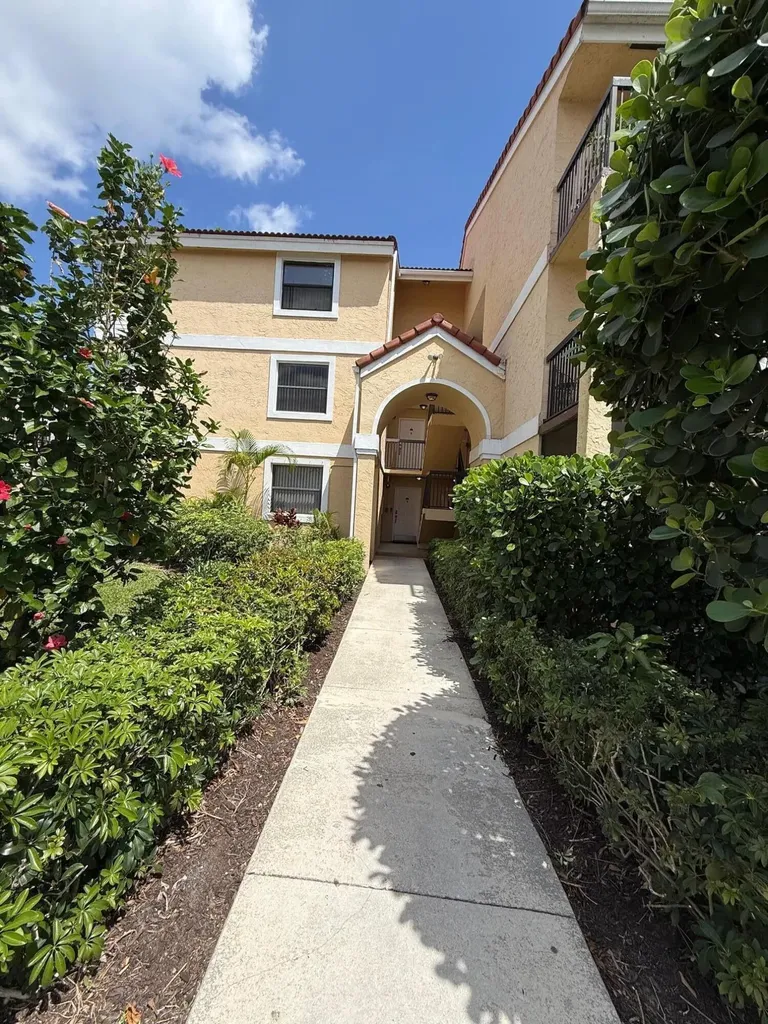 5721 Riverside Drive Coral Springs FL 33067