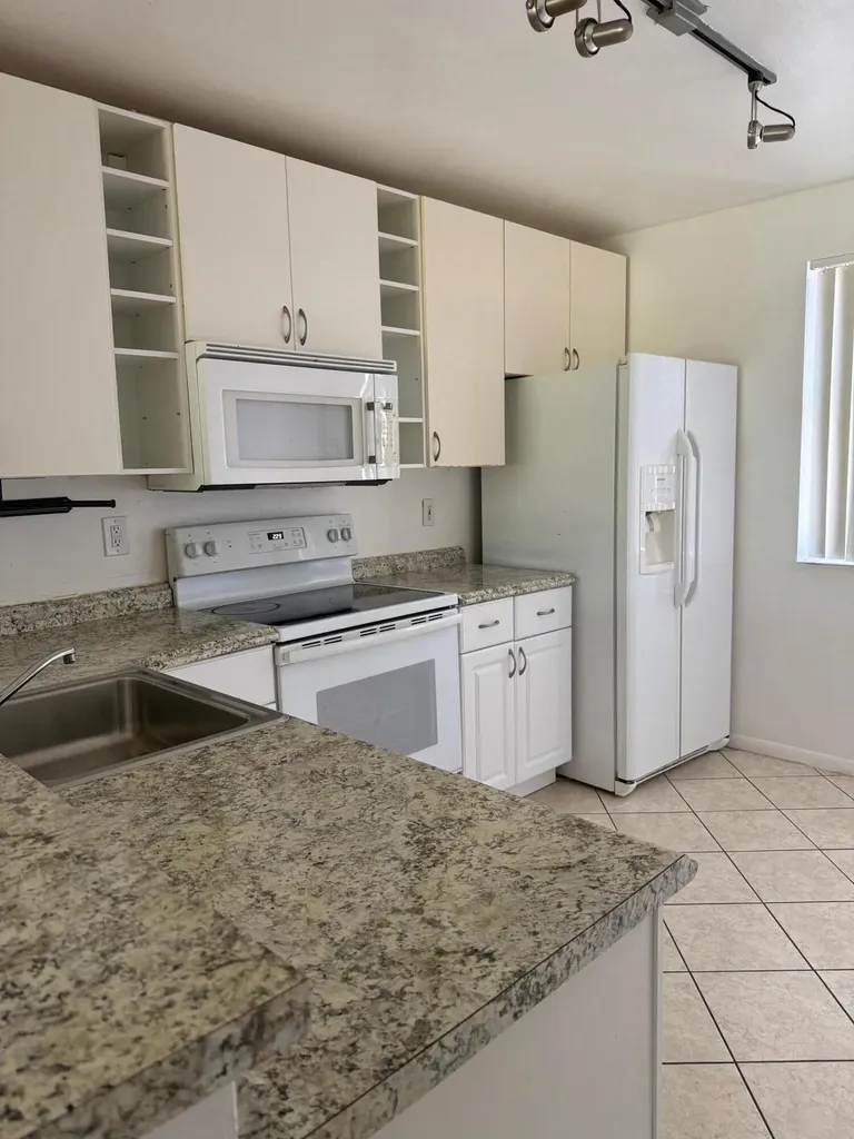 5721 Riverside Drive Coral Springs FL 33067