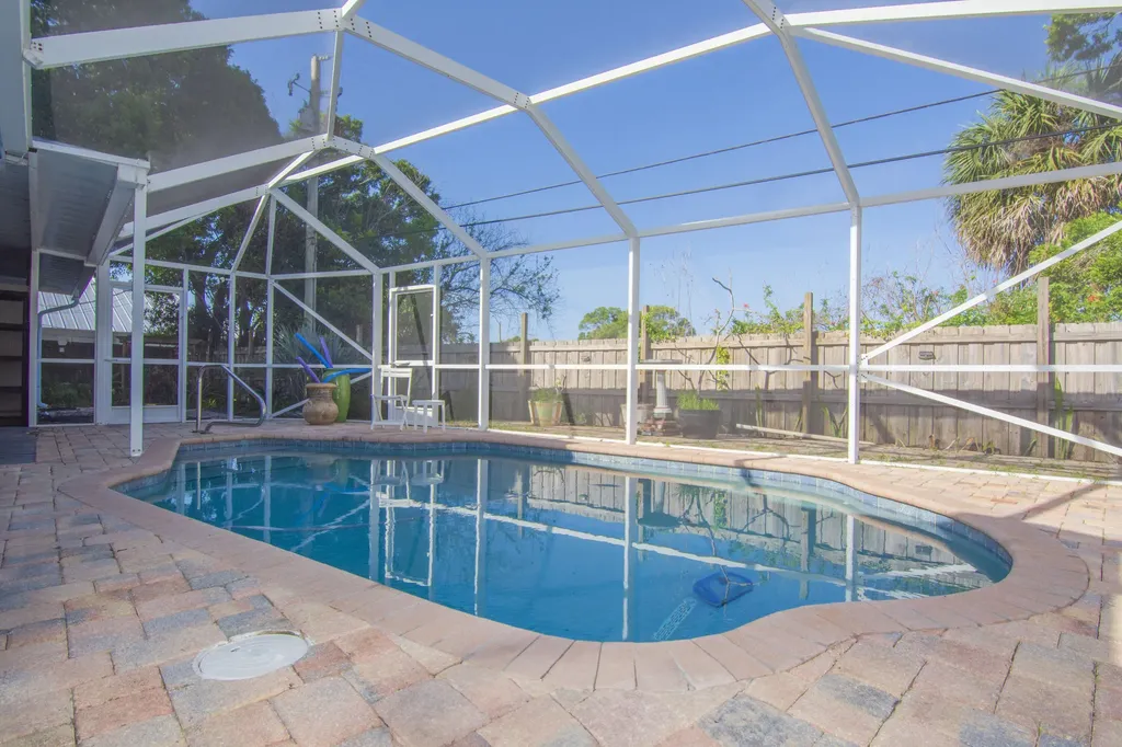 1545 Highland Avenue Vero Beach FL 32960
