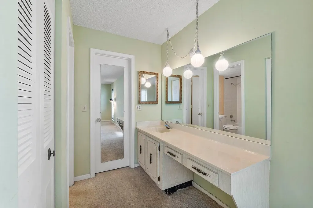 1141 Violet Terrace Delray Beach FL 33445