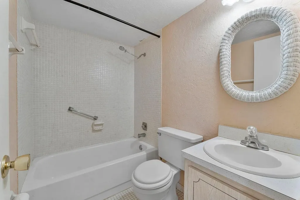 1141 Violet Terrace Delray Beach FL 33445