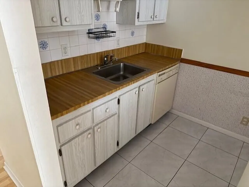 1844 Fairview Villas Drive Palm Springs FL 33406