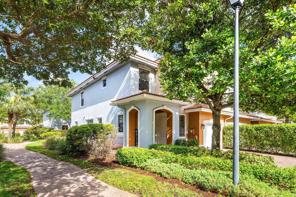 128 Delancey Avenue Delray Beach FL 33484