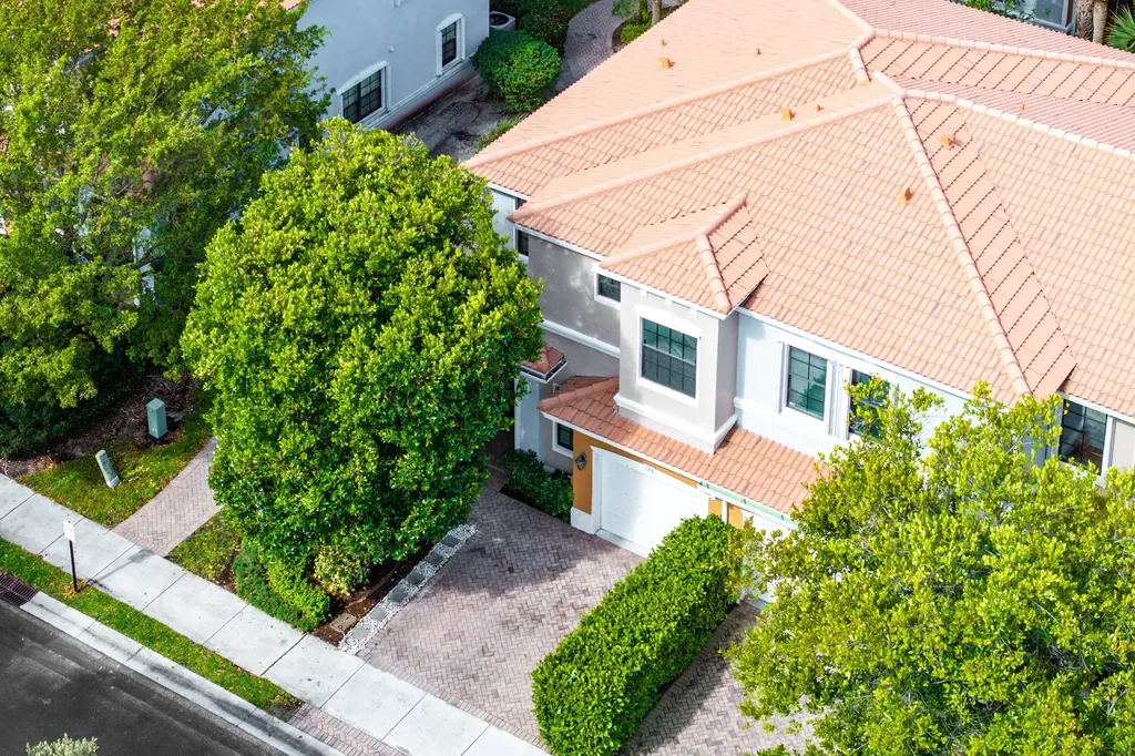 128 Delancey Avenue Delray Beach FL 33484
