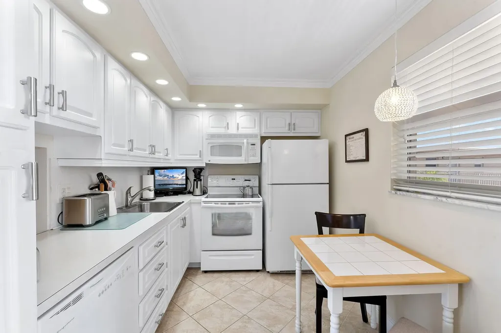 2515 NE 2nd Court Boynton Beach FL 33435