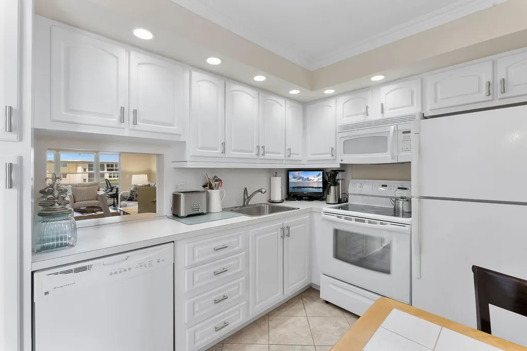 2515 NE 2nd Court Boynton Beach FL 33435
