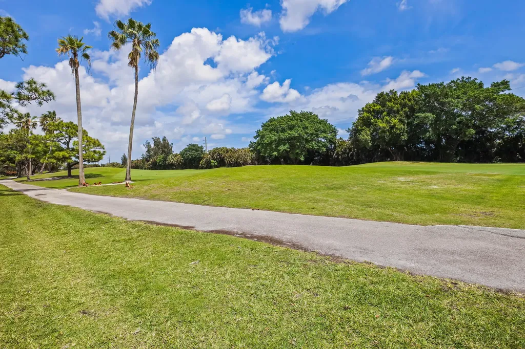 5338 S Fountains Drive Drive S Lake Worth FL 33467