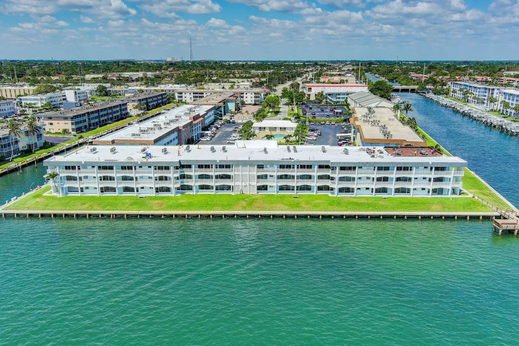 100 Shore Court North Palm Beach FL 33408