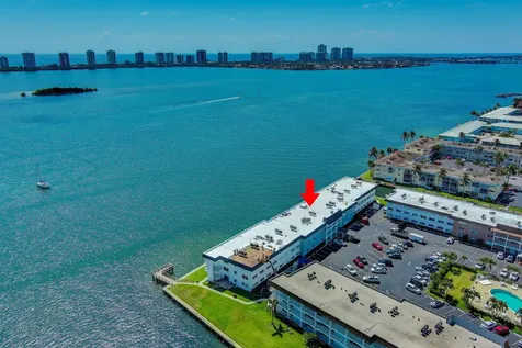 100 Shore Court North Palm Beach FL 33408