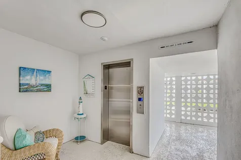 100 Shore Court North Palm Beach FL 33408