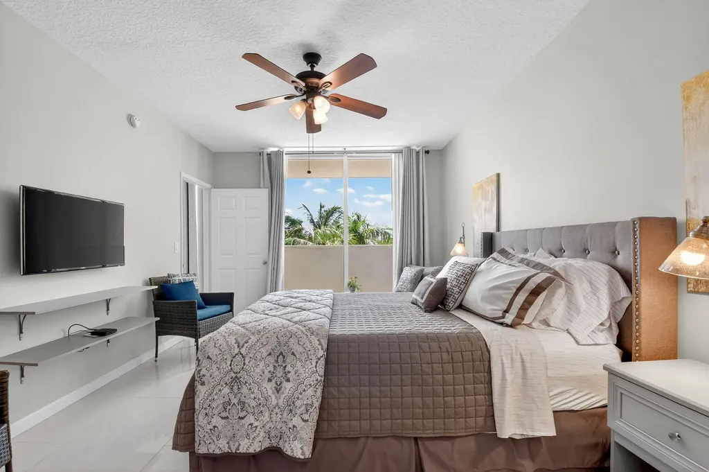 625 Casa Loma Boulevard Boynton Beach FL 33435