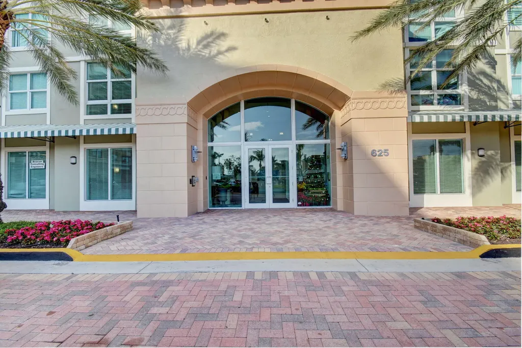 625 Casa Loma Boulevard Boynton Beach FL 33435