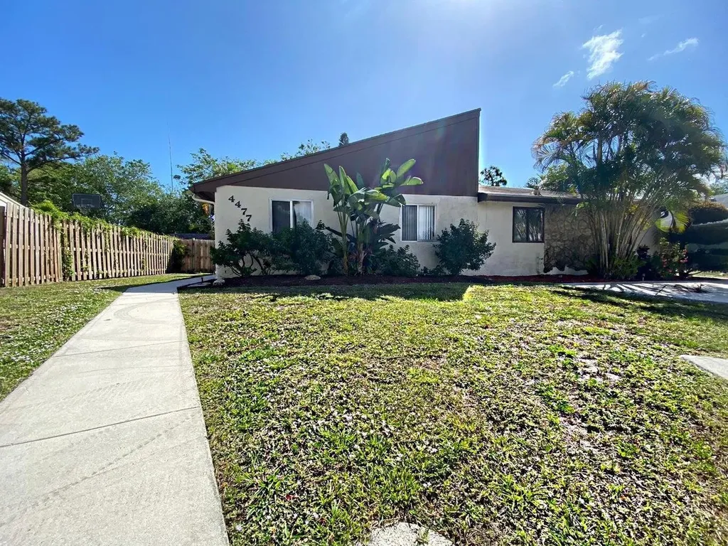 4477 NW 3rd Drive Delray Beach FL 33445
