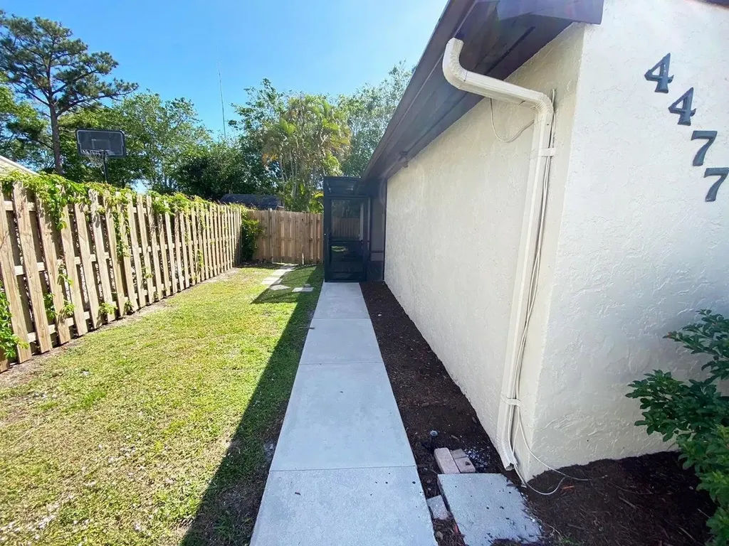 4477 NW 3rd Drive Delray Beach FL 33445