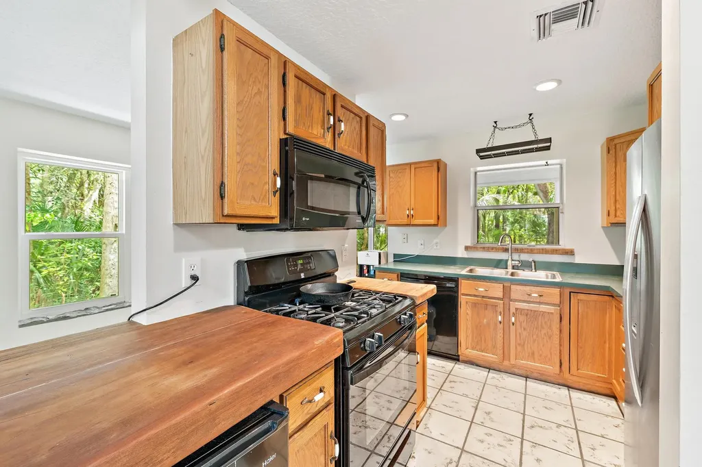 15740 N 99th Street Street N The Acreage FL 33412