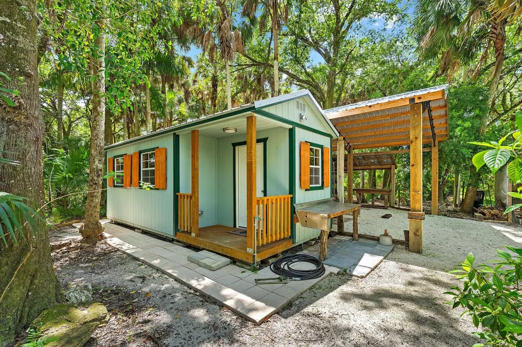 15740 N 99th Street Street N The Acreage FL 33412