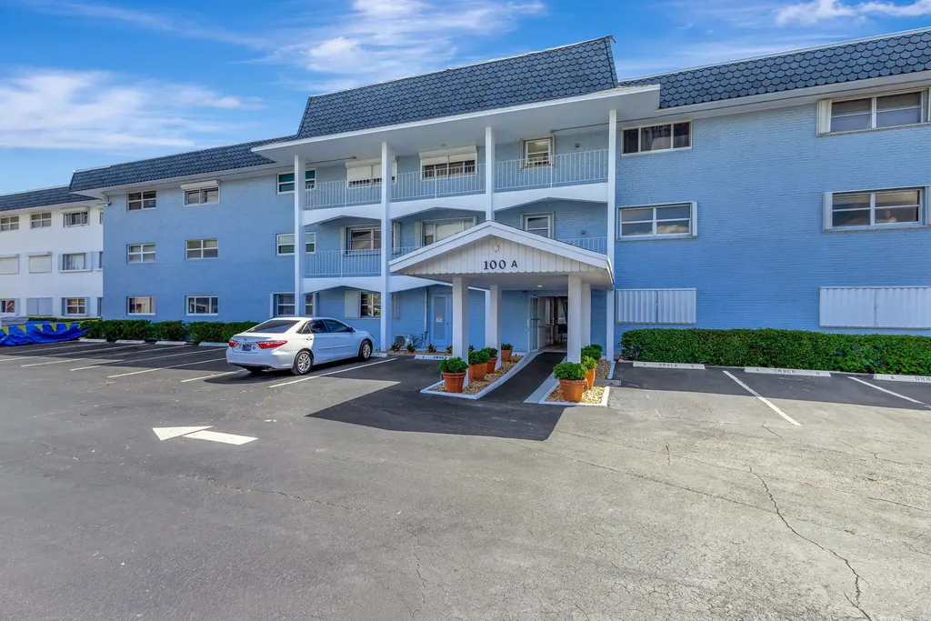 100 Shore Court North Palm Beach FL 33408