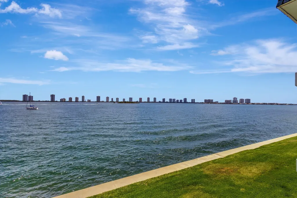 100 Shore Court North Palm Beach FL 33408