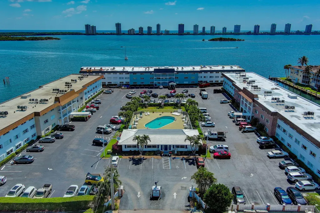 100 Shore Court North Palm Beach FL 33408