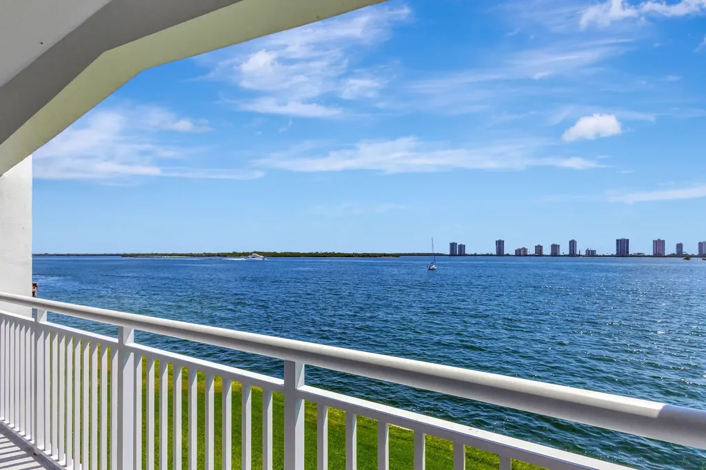 100 Shore Court North Palm Beach FL 33408