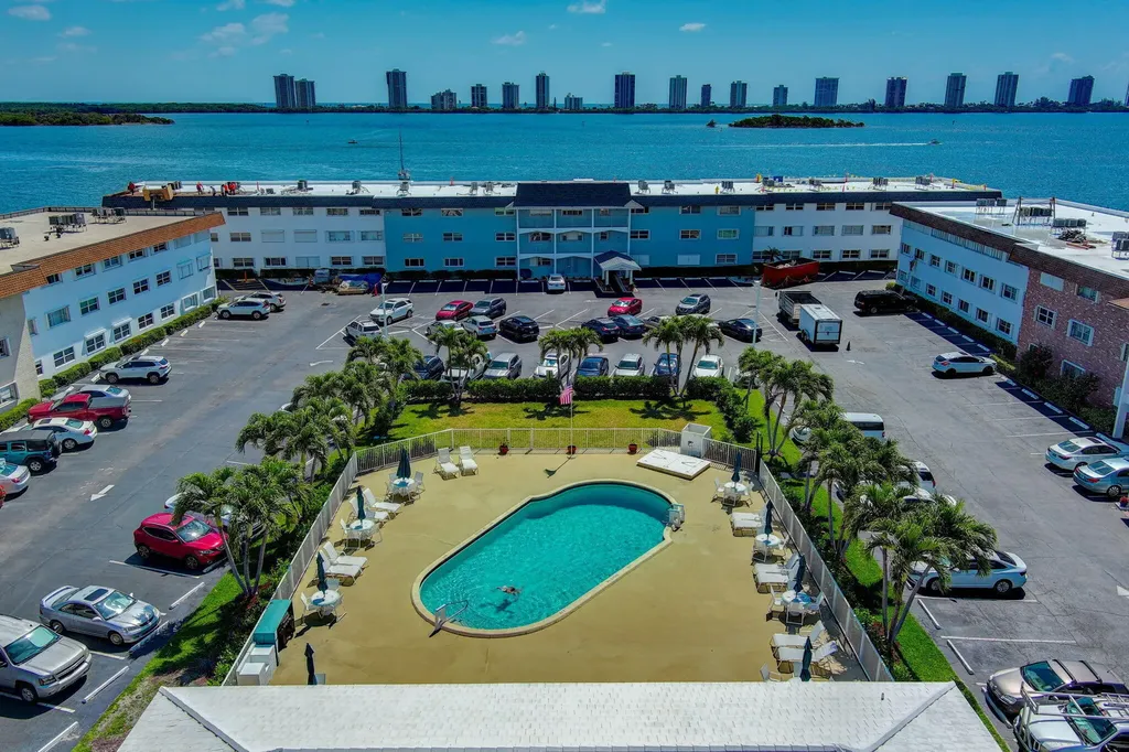 100 Shore Court North Palm Beach FL 33408