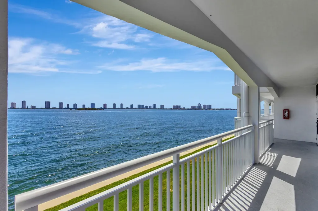 100 Shore Court North Palm Beach FL 33408