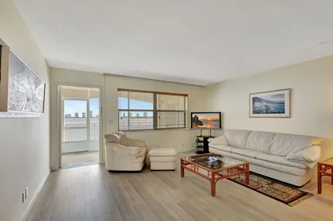 100 Shore Court North Palm Beach FL 33408