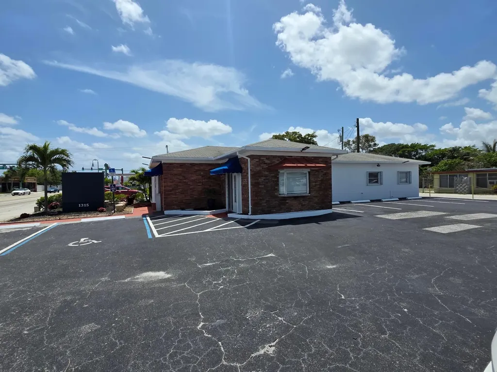 1315 N Dixie Highway Lake Worth Beach FL 33460
