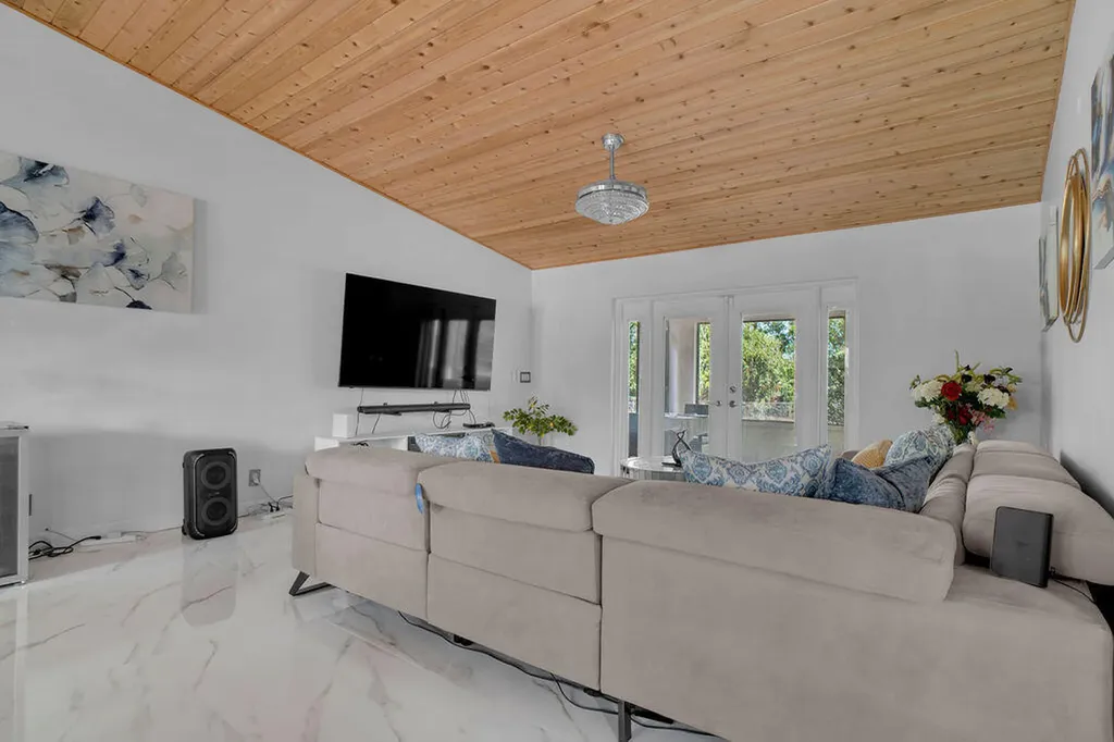 18057 N 40th Run N The Acreage FL 33470