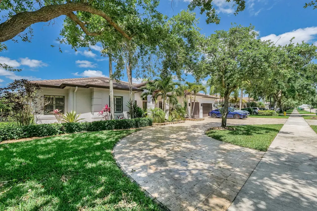 4377 SW 140th Avenue Davie FL 33330