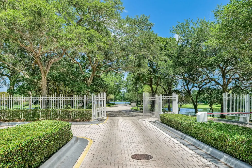 4377 SW 140th Avenue Davie FL 33330