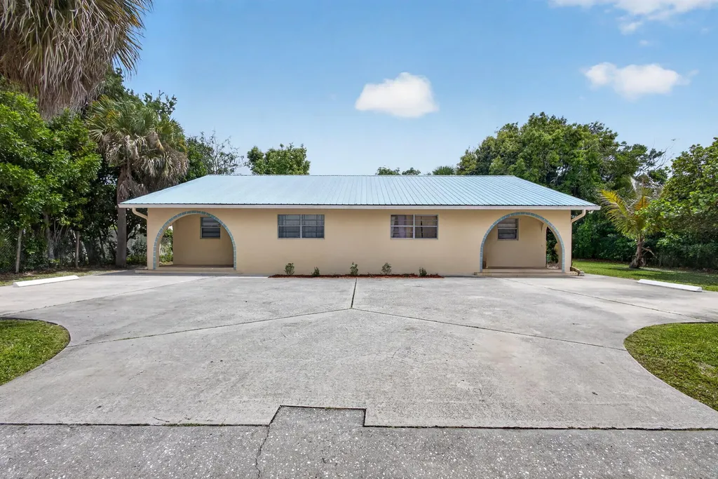 9484 Sun Court Palm Beach Gardens FL 33403