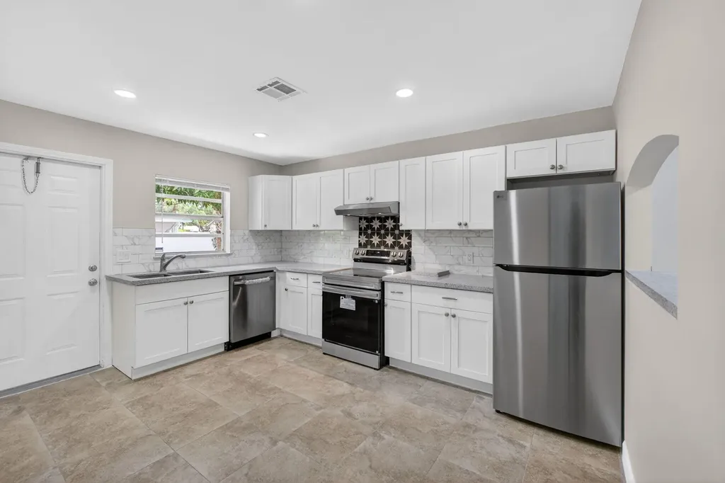9484 Sun Court Palm Beach Gardens FL 33403