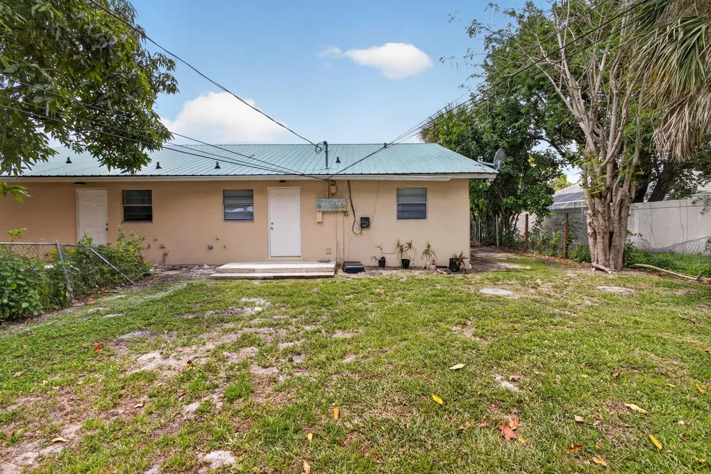 9484 Sun Court Palm Beach Gardens FL 33403