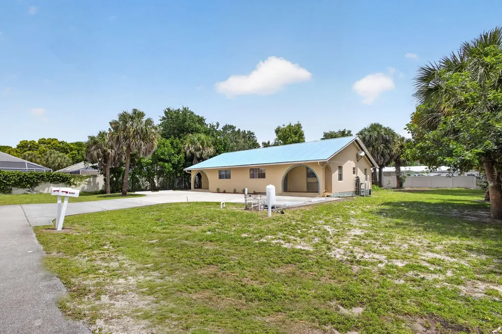 9484 Sun Court Palm Beach Gardens FL 33403