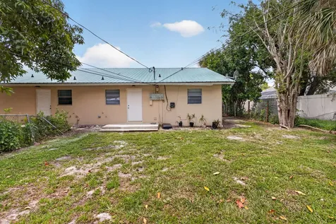 9484 Sun Court Palm Beach Gardens FL 33403