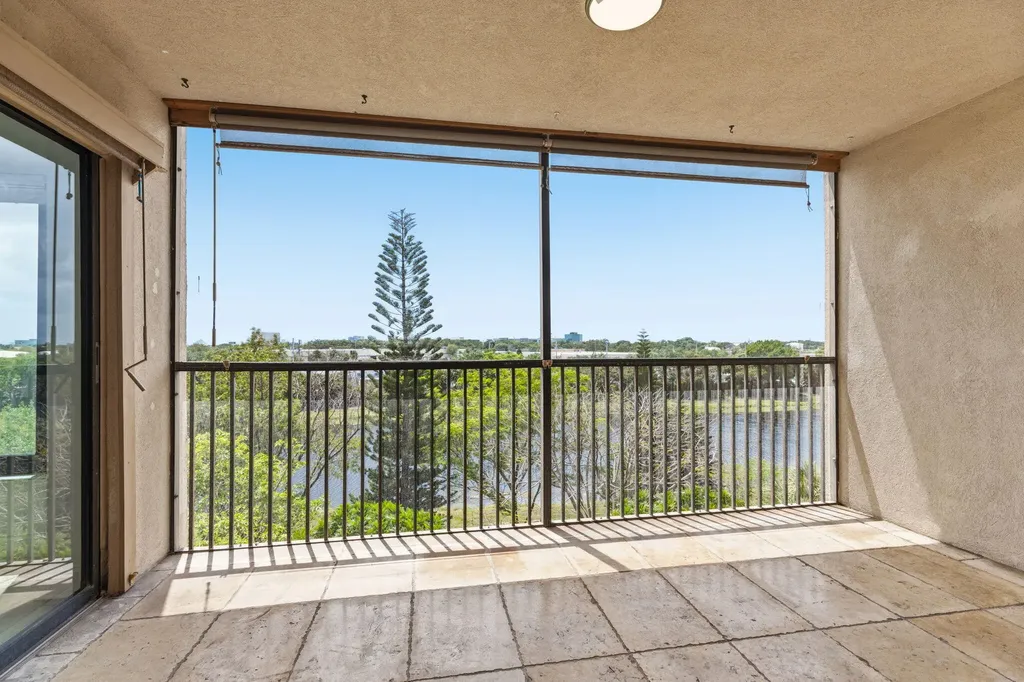 2202 S Cypress Bend Drive Pompano Beach FL 33069