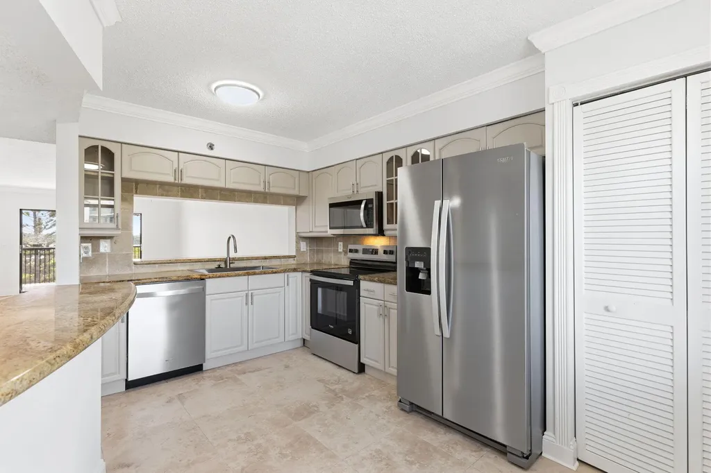 2202 S Cypress Bend Drive Pompano Beach FL 33069
